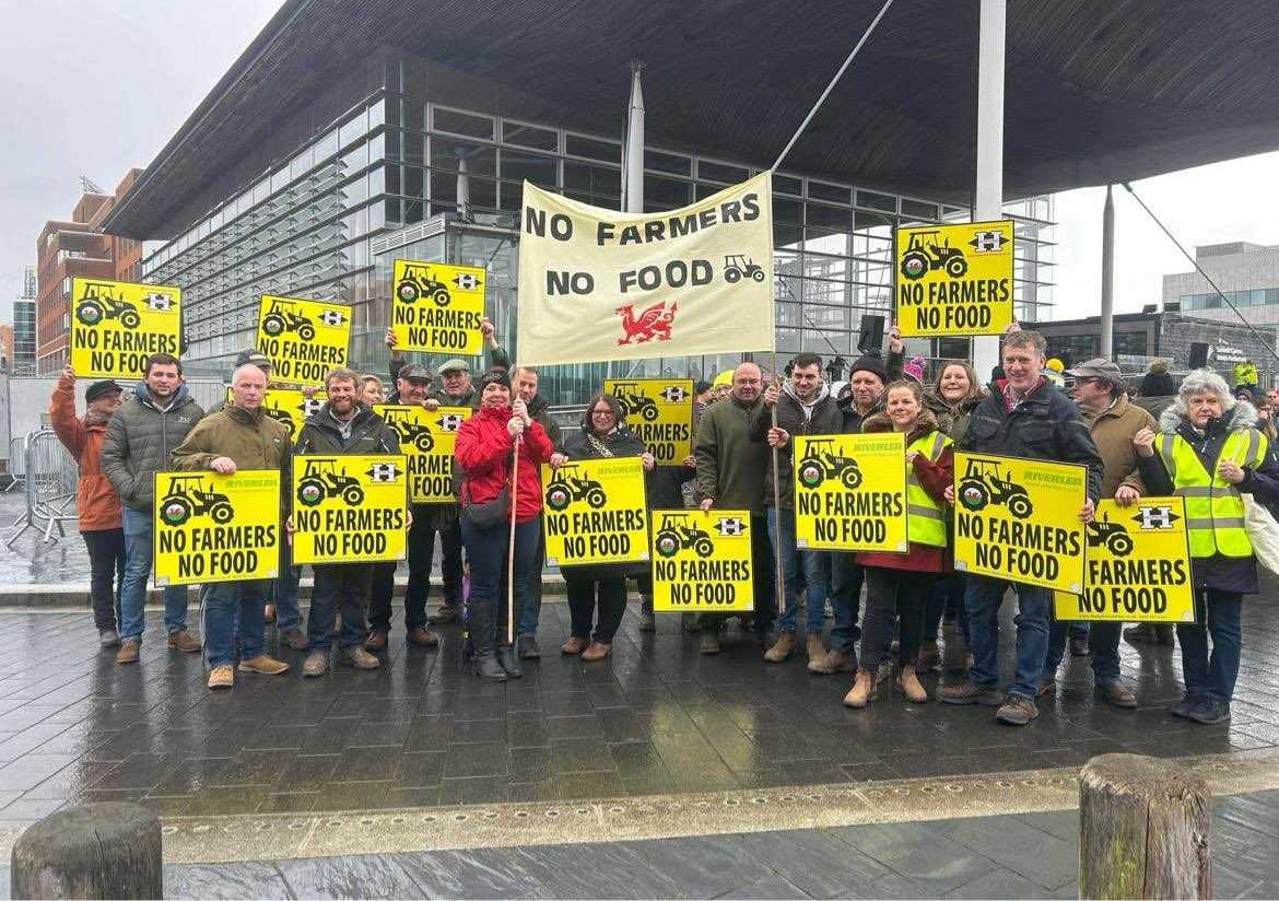 Farmers take to Senedd to protest | theforestreview.co.uk